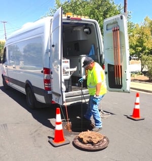 Lowering equipment into a manhole